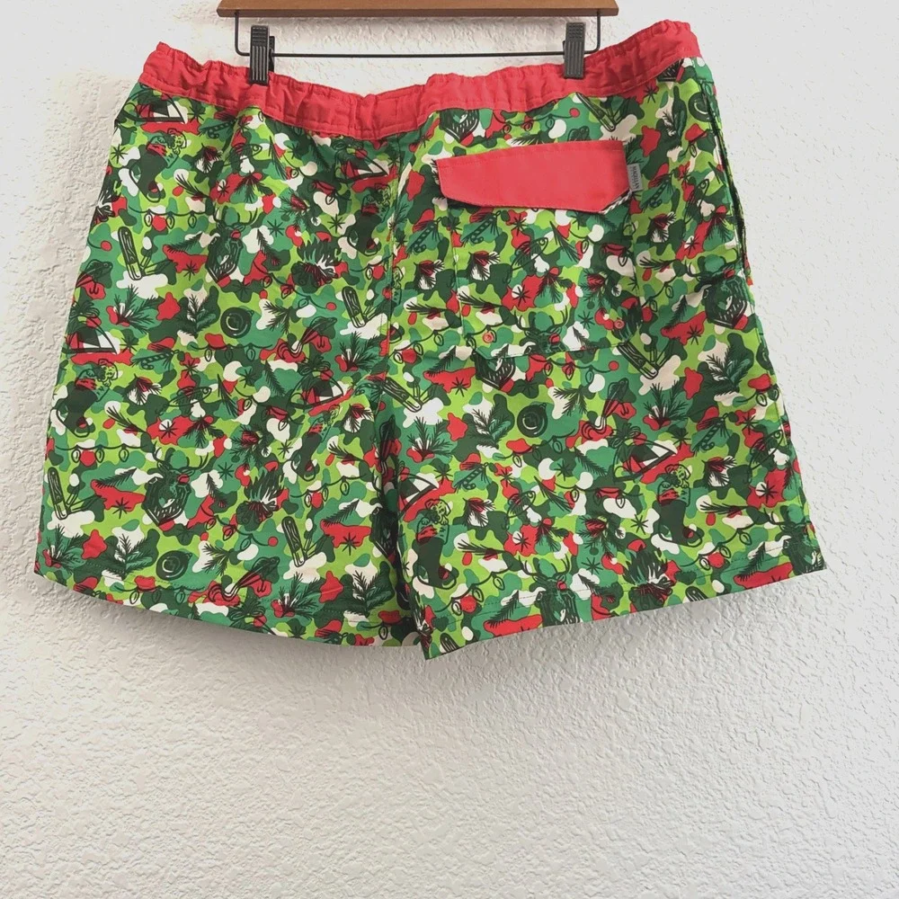 Magellan Outdoors Mens XL Holiday Christmas Theme Boat Shorts Green Fish Gear
